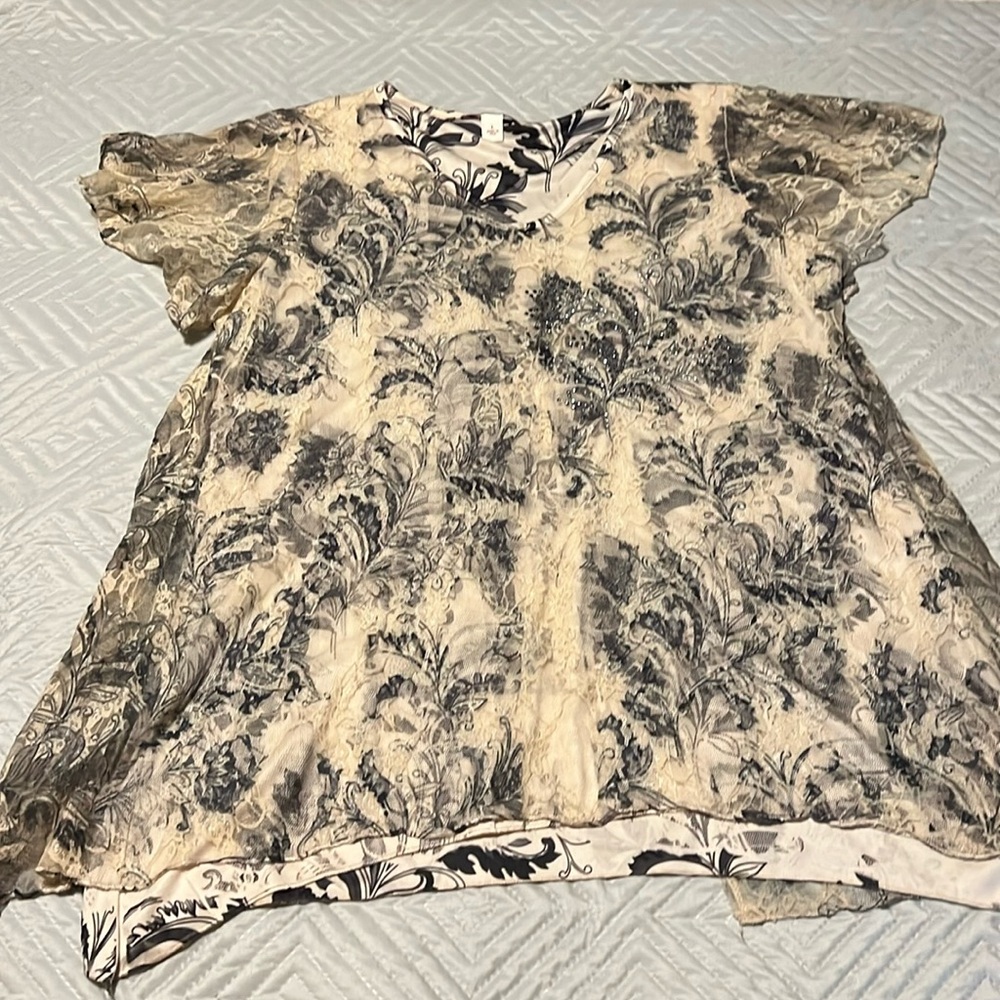 Women’s blouse by “Established 1962” size large short sleeve shirt